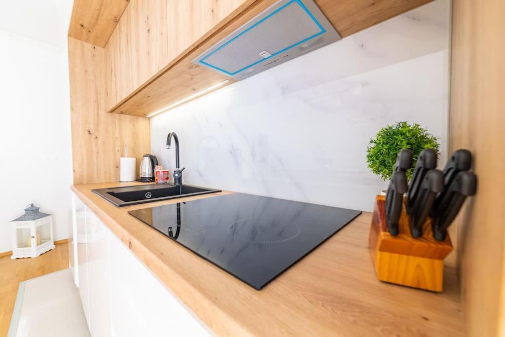 Apartman Lux Self Check-In วิโรวิติซา ภายนอก รูปภาพ