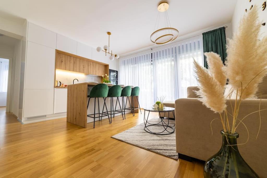 Apartman Lux Self Check-In วิโรวิติซา ภายนอก รูปภาพ