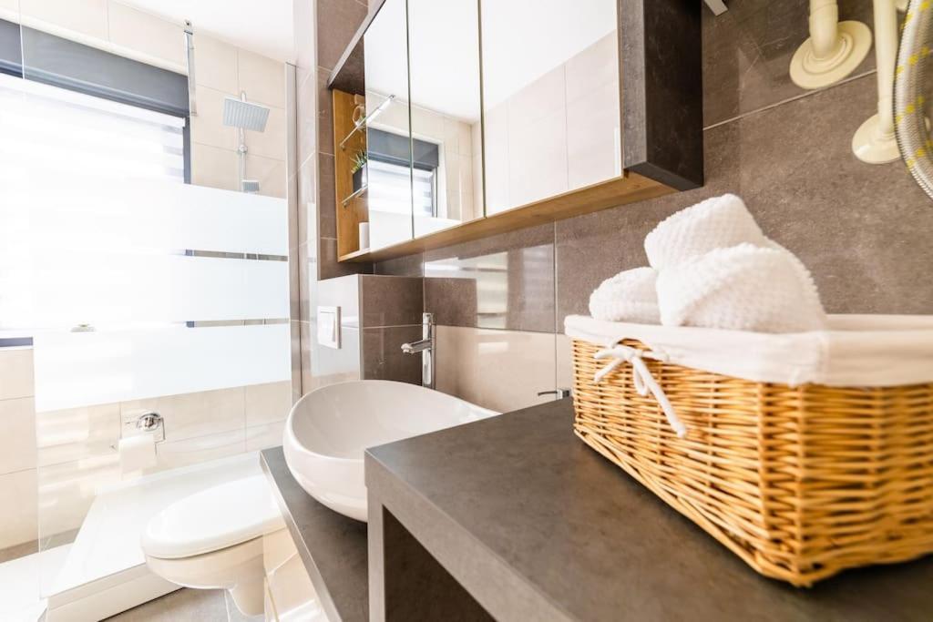 Apartman Lux Self Check-In วิโรวิติซา ภายนอก รูปภาพ