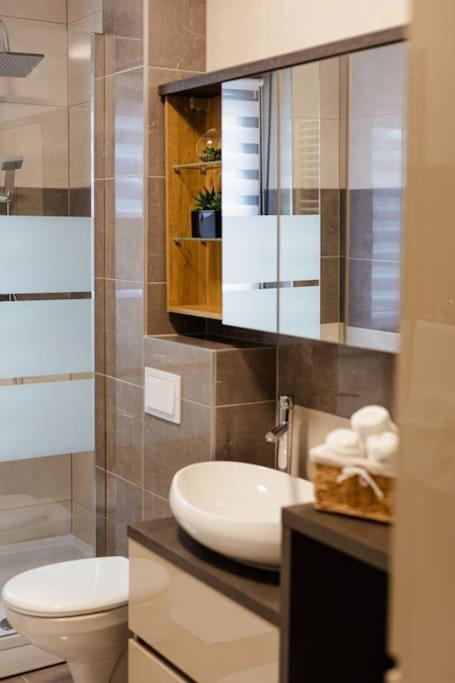 Apartman Lux Self Check-In วิโรวิติซา ภายนอก รูปภาพ
