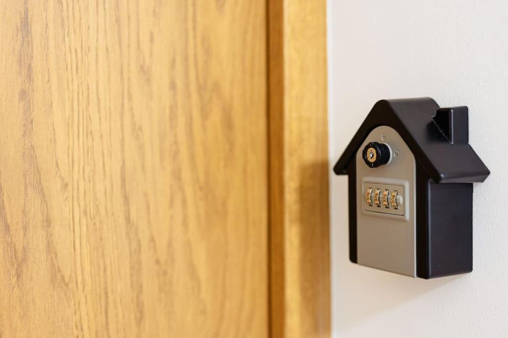 Apartman Lux Self Check-In วิโรวิติซา ภายนอก รูปภาพ