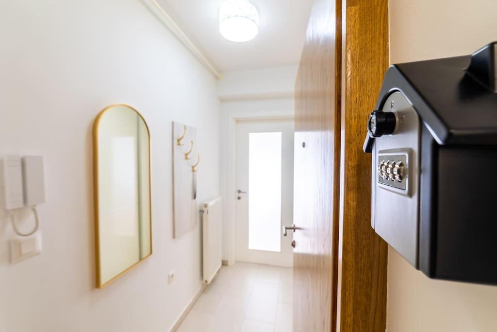 Apartman Lux Self Check-In วิโรวิติซา ภายนอก รูปภาพ