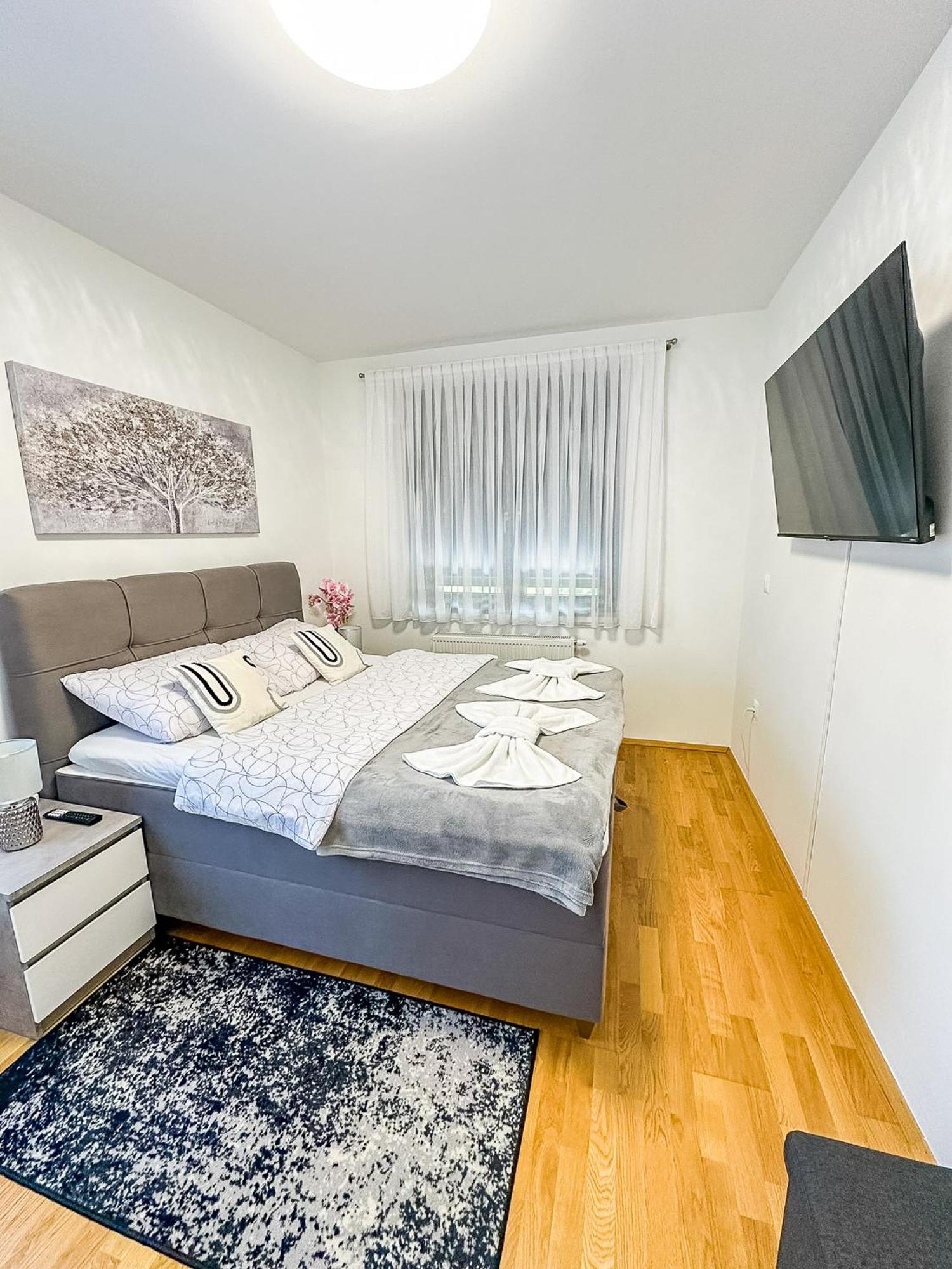 Apartman Lux Self Check-In วิโรวิติซา ภายนอก รูปภาพ